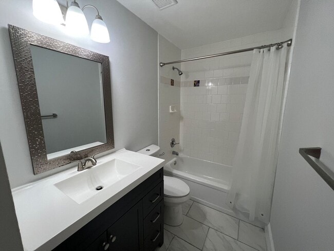 Building Photo - Pensacola - Mallory Heights - 3 Bedroom, 2...