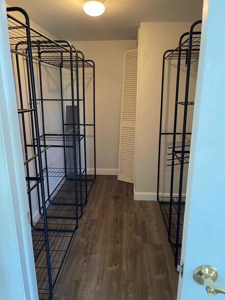 Building Photo - 5651 Rattlesnake Hammock Rd