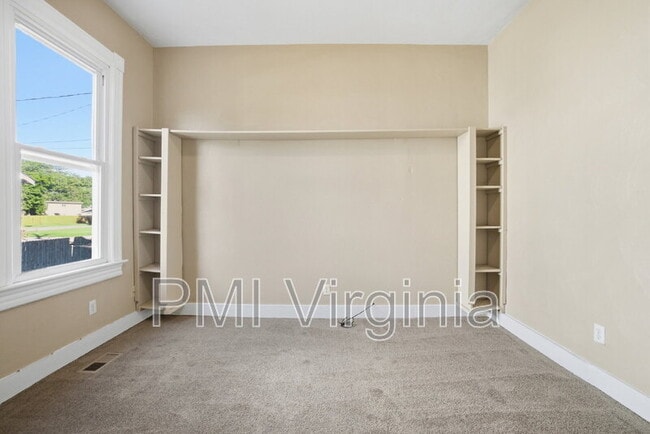 Building Photo - 527 W 26th St
