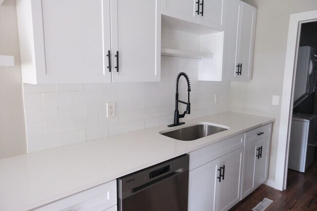 Building Photo - Pinckney