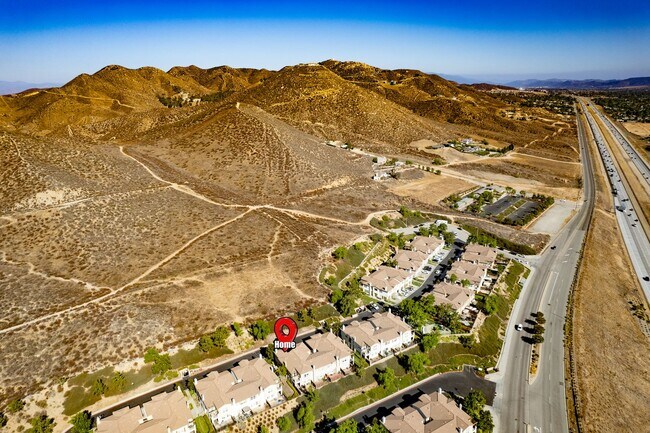Building Photo - 2 bedroom Condo with an attached garage an...