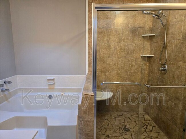 Building Photo - 3844 Creek Ct