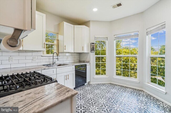 Building Photo - 4138 Fountainside Ln