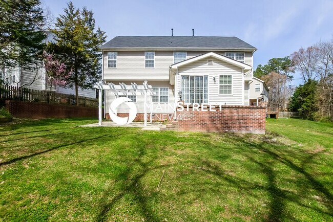 Building Photo - 4500 Hyperion Ct