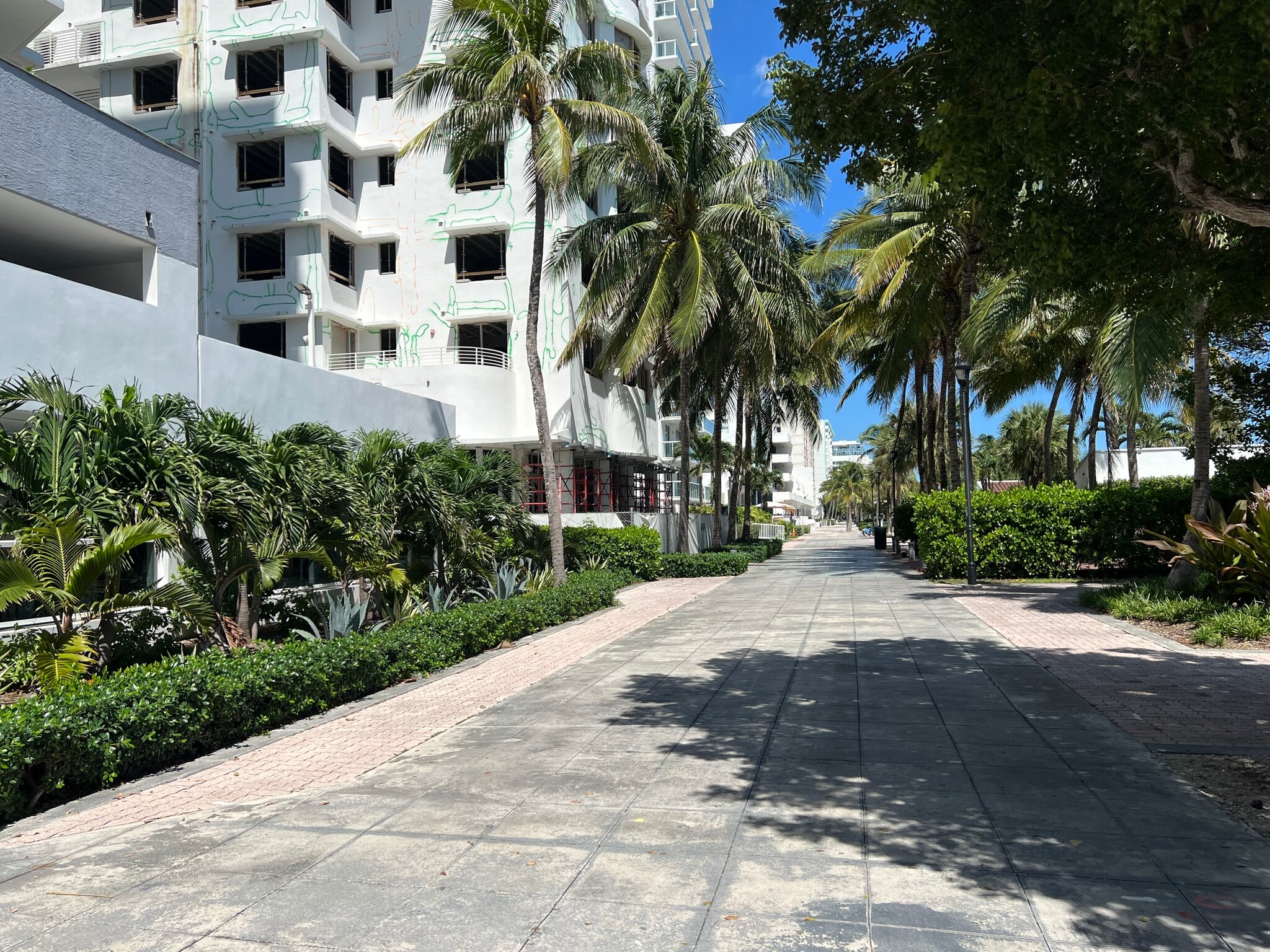 Building Photo - 2401 Collins Ave