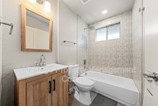 Building Photo - 4402 Seabreeze Dr