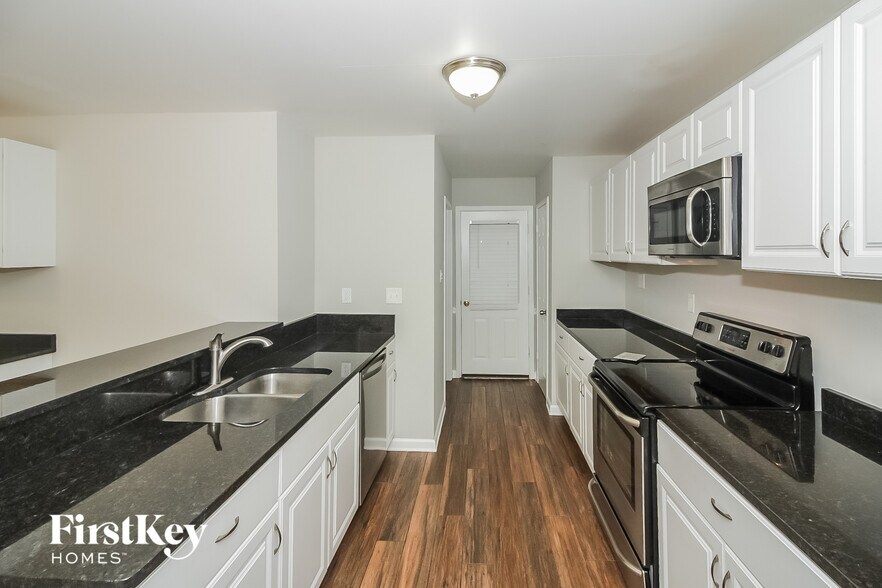 Building Photo - 7650 Charstone Dr