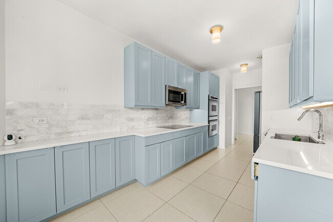 Building Photo - 501 N Clinton St