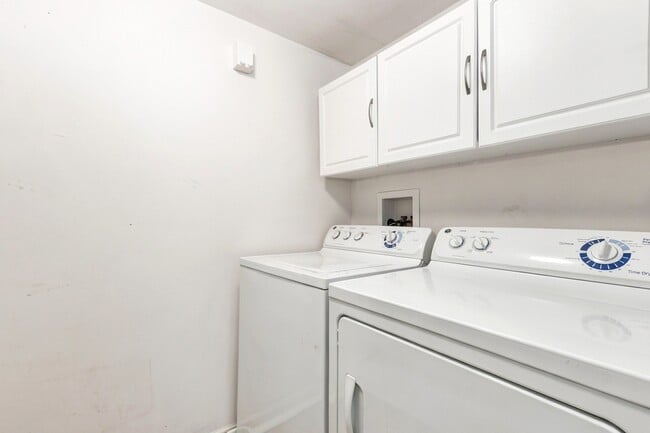Building Photo - 24615 Patriot Square Dr S