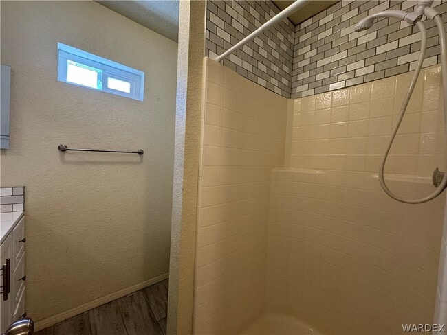 Building Photo - 2460 Lakeside Dr