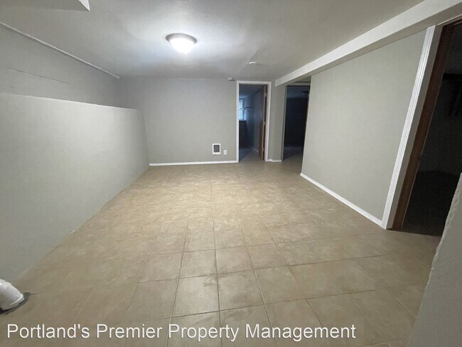 Building Photo - 4 br, 1 bath House - 9312 E Burnside Street