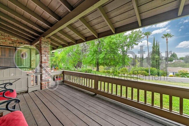 Building Photo - 9635 Oak Leaf Way