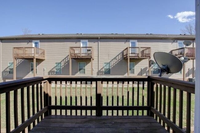 Building Photo - 1716 Thistlewood Dr
