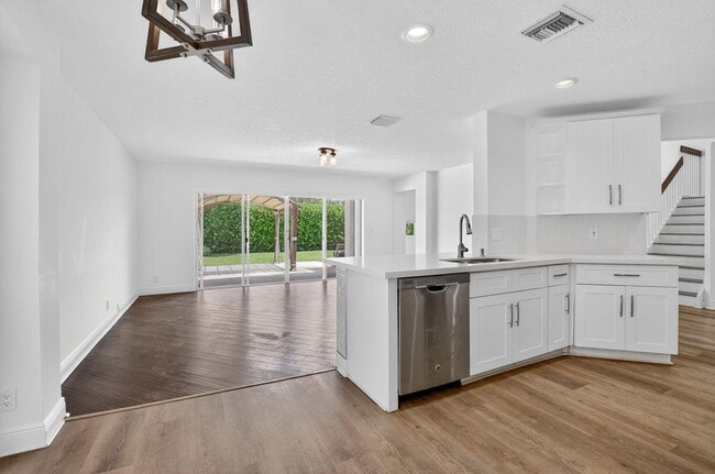 Building Photo - 6502 Brava Way