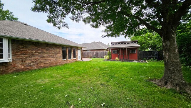 Building Photo - Inviting Home with Bonus Workshop Space!