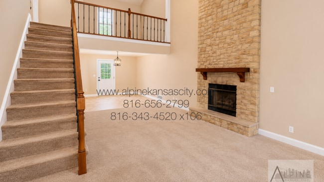 Building Photo - Grain Valley Duplex near Everything!