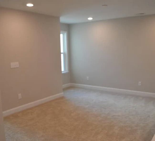 Building Photo - **Modern Townhome in Desirable Cary NC**