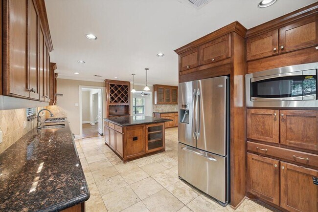 Building Photo - 3207 Aberdeen Way