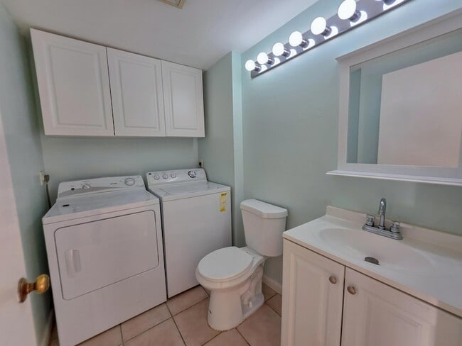 Building Photo - 832 Blue Ridge Cir