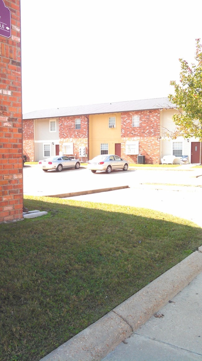 Outside Property - 106 Briarhill Rd