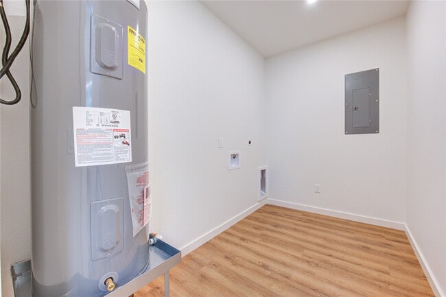 Building Photo - 11 E Obryant St