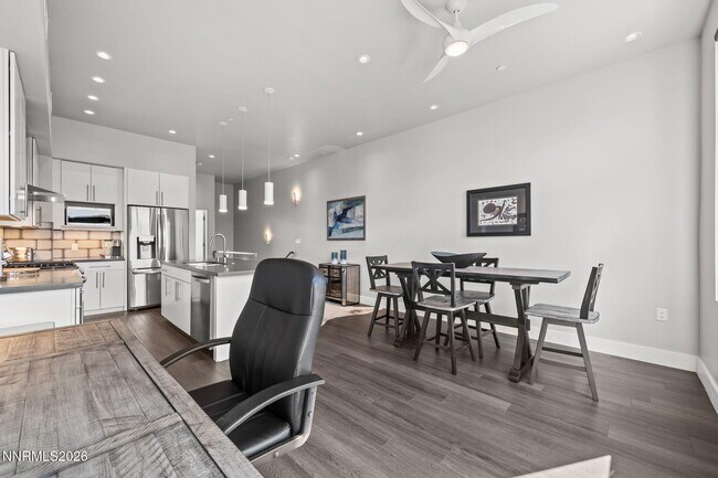 Building Photo - 104 High St