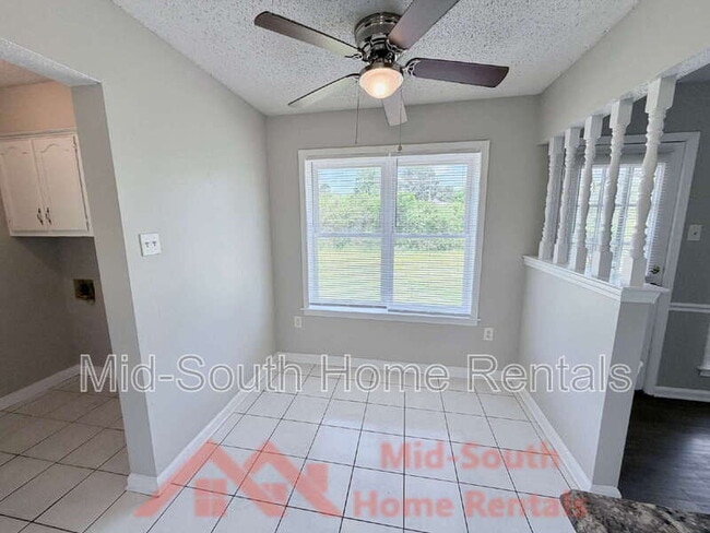 Building Photo - 4900 Walden Glen St