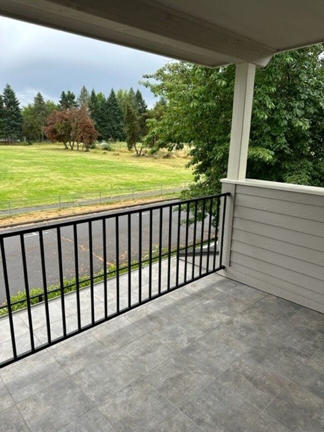 Building Photo - 2 Bedroom 2.5 Bath Townhome in desirable C...