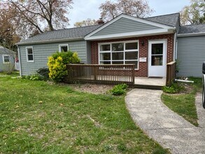 Building Photo - 3 bedroom 2 bath house Rent  -----------Linwood  $2500