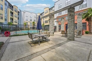 Building Photo - 400 17th St NW