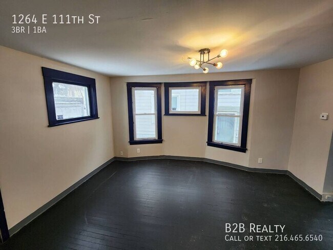 Building Photo - 1264 E 111th St