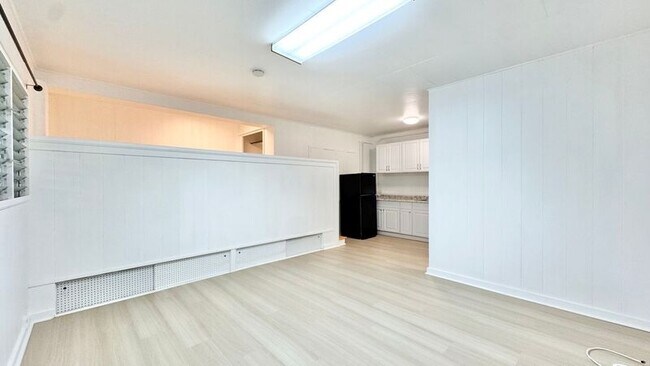 Building Photo - 3007 Lanikaula St