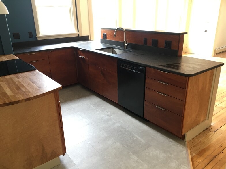 Building Photo - 33 St Paul St