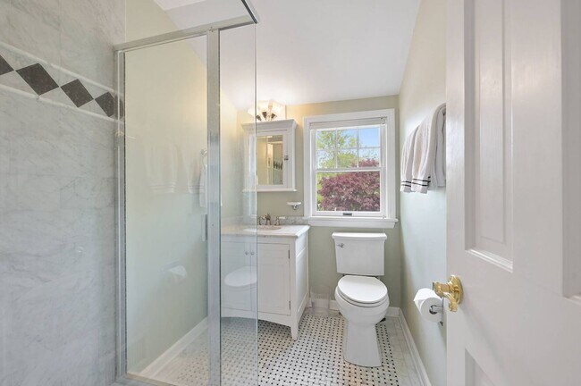 Building Photo - 35 Toylsome Ln