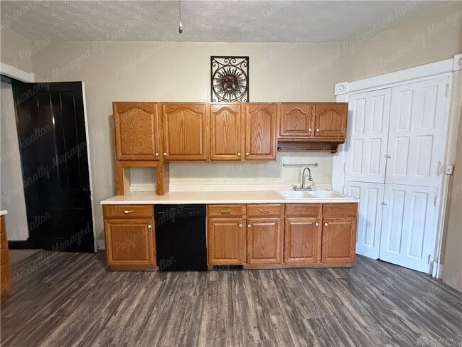 Building Photo - 227 James St