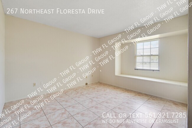 Building Photo - 267 NE Floresta Dr