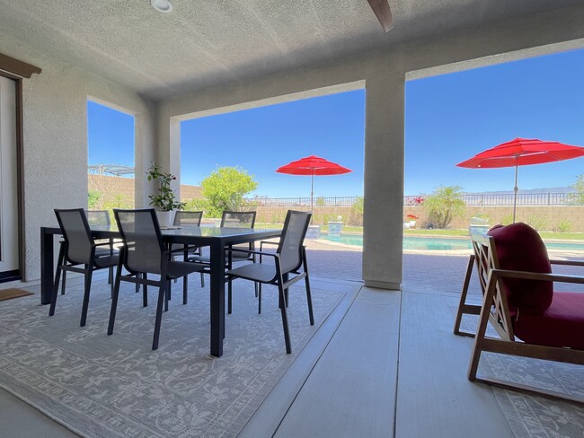 Outdoor Dining - 73670 Kandinsky Way