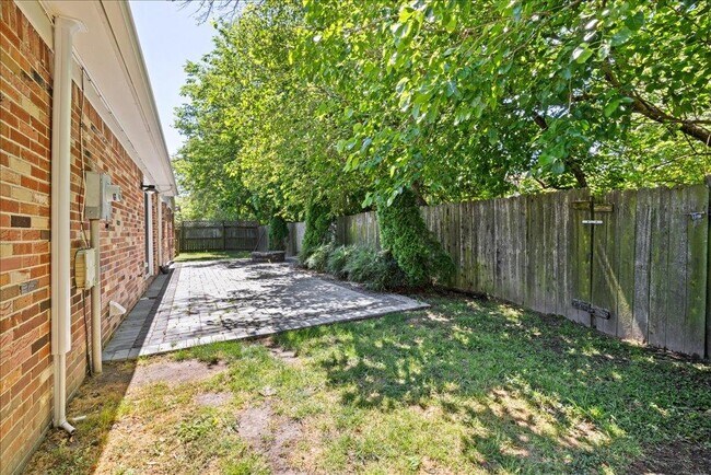 Building Photo - 4783 Rosecroft St
