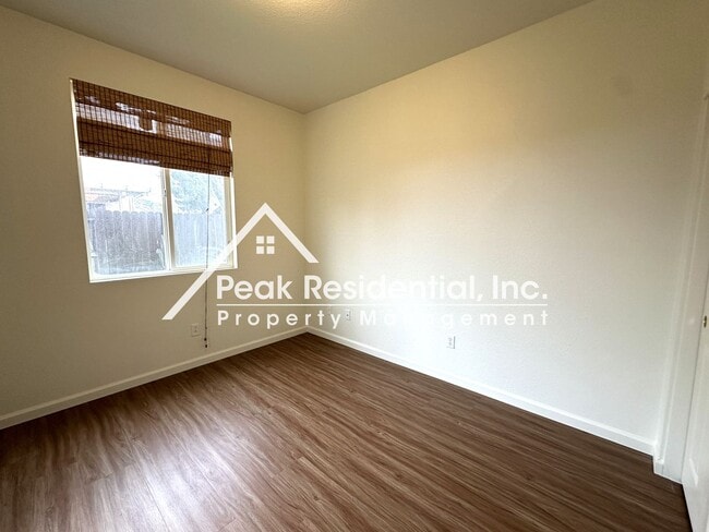 Building Photo - 1811 Waterfall Dr