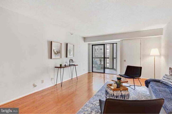 Building Photo - 900 N Stafford St