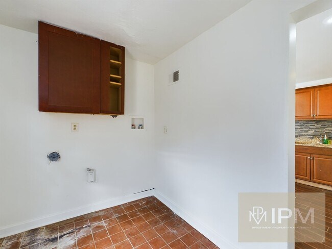 Building Photo - Spacious 4 Bedroom, 1 Bath Home in York, Pa!