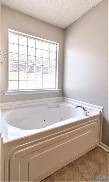 Building Photo - 111 NW Wittington Ln