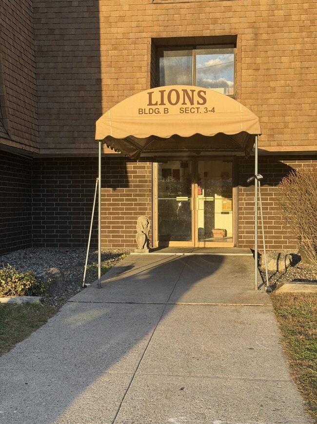 Building Photo - 126 Triangle St