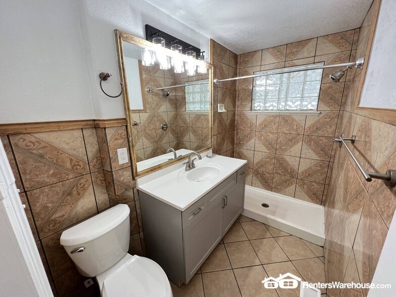 Building Photo - 4748 Shoshone St