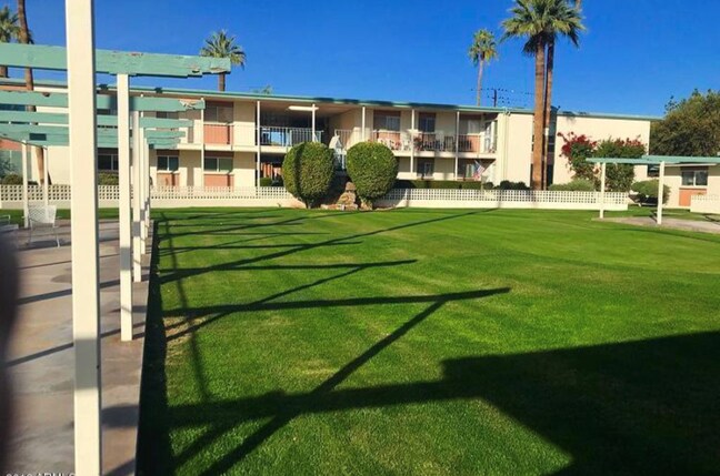 Building Photo - 1231 E Maryland Ave