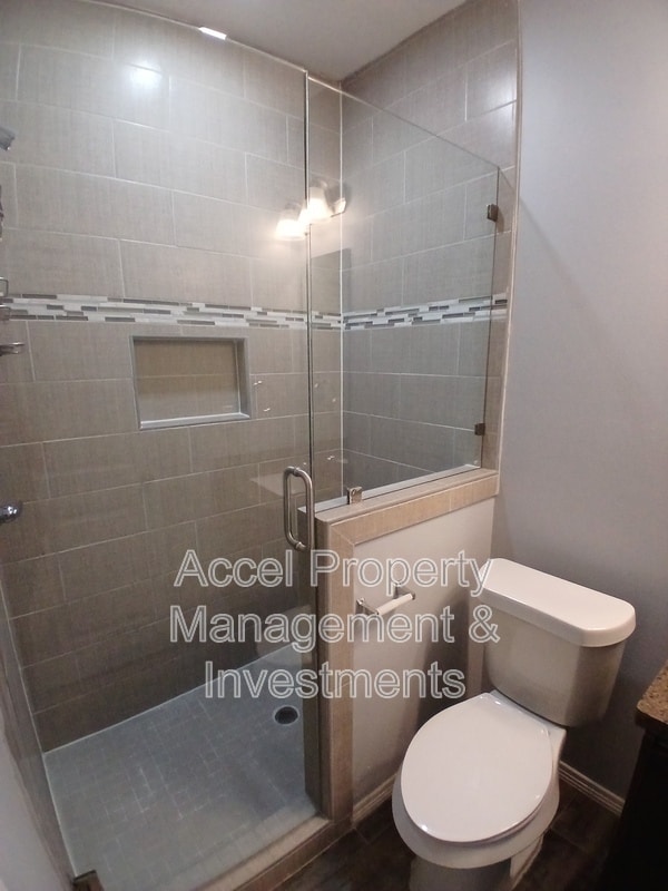 Building Photo - 1805 Cari Nicole Ave