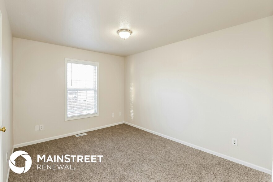 Building Photo - 10926 Rowland Ave