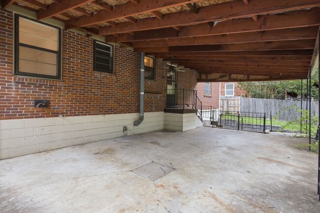 Building Photo - Donelson mid-mod ranch with full unfinished basement workshop, large yard, 3 BR 1 Bath, 20 minute...