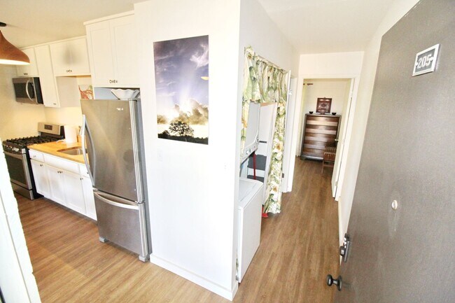 Building Photo - Kihei Villa - Nicely Furnished 1Bed/1Bath located in the heart of Kihei across the street from th...