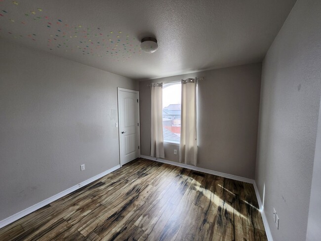 Building Photo - Newer 4 bedroom in The Vistas at Meridian ...